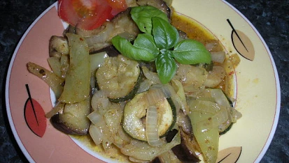 Pečený lilek, cuketa, paprika, cibule