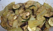 Pečený lilek, cuketa, paprika, cibule