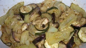 Pečený lilek, cuketa, paprika, cibule