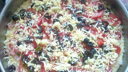 Pizza se sardelkami a šunkou