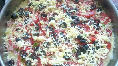 Pizza se sardelkami a šunkou