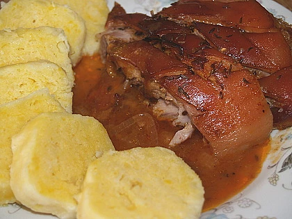 Plec ze selete pečená, selečí plec s bramborovým knedlíkem