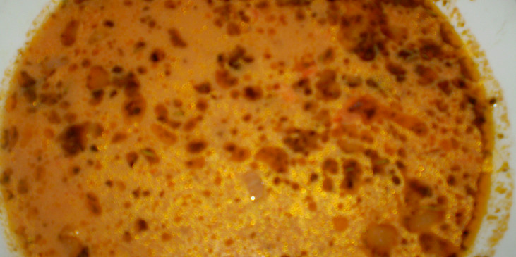 Polévka z červené řepy a tyčinek Surimi (Polévka z červené řepy)