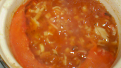 Polévka z červené řepy a tyčinek Surimi, vaříme...
