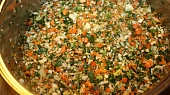 Polévková směs, ...restování zeleniny na tuku...