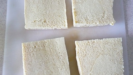 Smažené tofu v sezamu