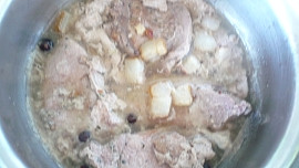 Srnčí kýta na slanině