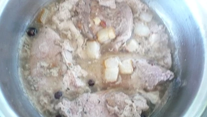 Srnčí kýta na slanině