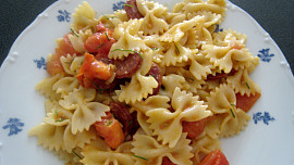 Šťavnaté těstoviny s klobáskou