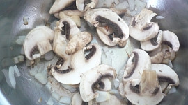 Tofu s fazolkami a žampiony