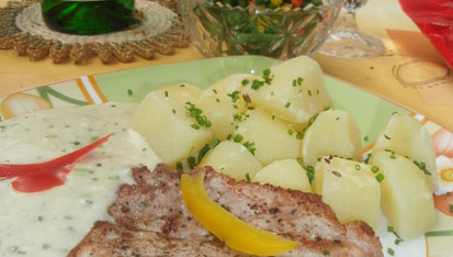 Vepřová kotleta se sýrovou omáčkou
