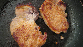 Vepřové kotlety na ananasu