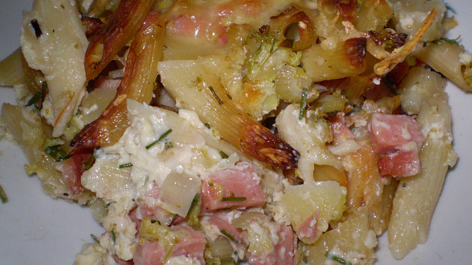 Zapečené bramboro-těstoviny s brokolicí, detail...