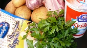 Brambory s petrželkovým dipem, kyška je až k upečeným bramborům