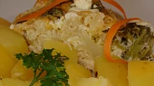 Brokolice s kuřecím pod zakysankou