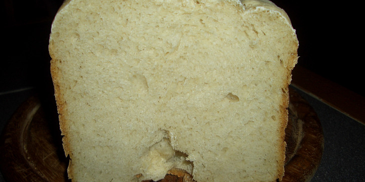 Chlebík ala čerstvé pečivo (ještě na řezu)
