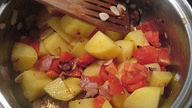 Dušené brambory s fazolkama