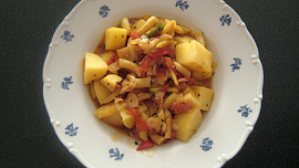 Dušené brambory s fazolkama