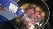 Fazolová polévka s párkem
