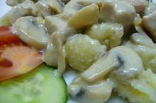 Gnocchi s kuřecím masem a zakysanou smetanou