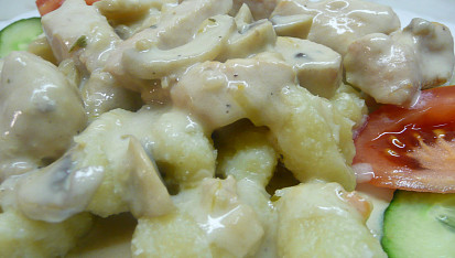 Gnocchi s kuřecím masem a zakysanou smetanou