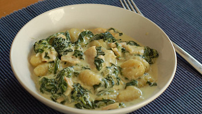 Gnocchi se špenátem a kuřecím masem