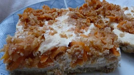 Jablečno mrkvový koláč