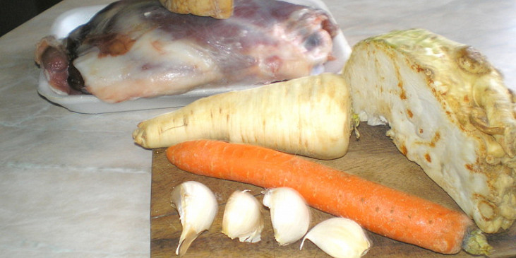 Jehněčí na zelenině s česnekem (PŘÍPRAVA)