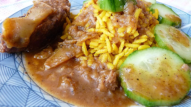 Jemná kýta na garam masala a jablku  s kurkumovou rýží, Hotovo