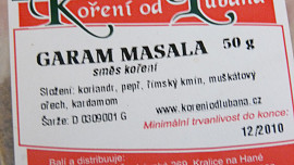 Jemná kýta na garam masala a jablku  s kurkumovou rýží