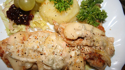 Kuře zapečené s hruškou a gorgonzolou