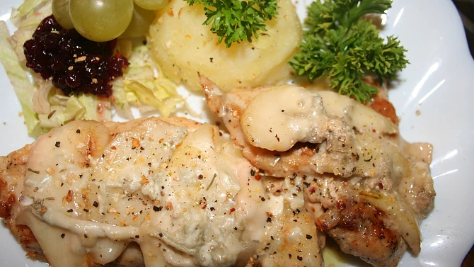 Kuře zapečené s hruškou a gorgonzolou