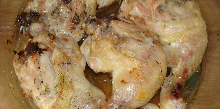 Kuřecí stehna pečená v zelenině ("Zatažená" stehna)