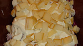 Kuřecí stehna se sýrem a smetanou v římském hrnci, Zalito zakysankou se sýrem