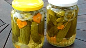 Milotické okurky bez vařeného nálevu, Ihned po vyndání z mikrovnky