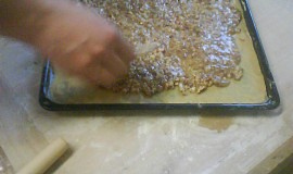 Ořechové medové řezy