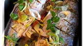 Pečený pangasius s bylinkami, připraveno k pečení