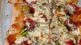 Pizza z domácí pekárny