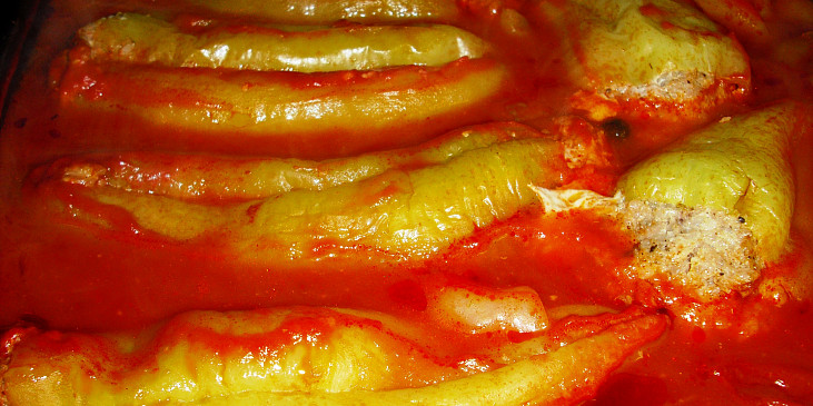 Plněné papriky v tomatové lázni (Plněné papriky v tomatové lázni)