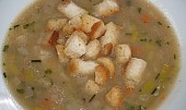 Pórková polévka (pórková polévka s osmaženým pečivem)