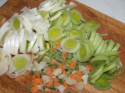 Pórková polévka (zeleninu drobně nakrájíme)