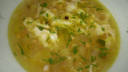 Pórková polévka s cizrnou, detail...