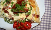 Quiche s parmskou šunkou, sušenými rajčaty, fazolkami a mozzarellou