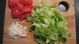 Salát s mozzarellou