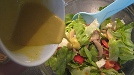 Salát s mozzarellou