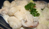 Smetanové gnocchi se žampiony a pórkem