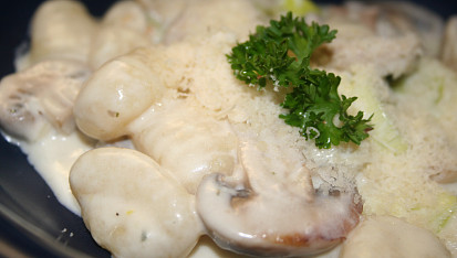 Smetanové gnocchi se žampiony a pórkem