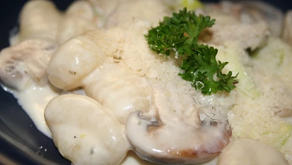 Smetanové gnocchi se žampiony a pórkem
