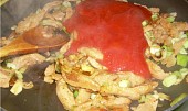 Sojové maso s rajčatovou passatou a zeleninou (přidání rajčatového pyré)