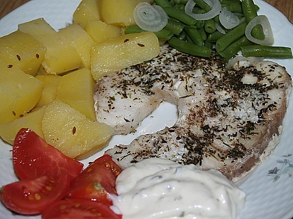 Steak ze žraloka v parním hrnci, žraločí steak s oblohou